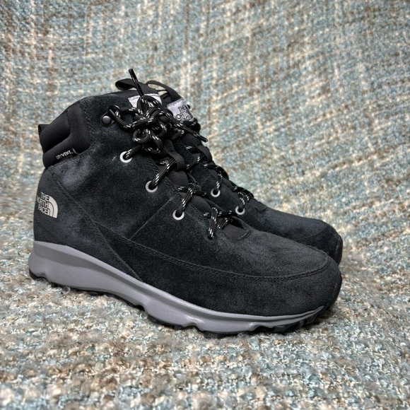 The North Face Youth Back-To-Berkeley Waterproof Hiker in TNF Black/Griffin Grey - Picture 6 of 10